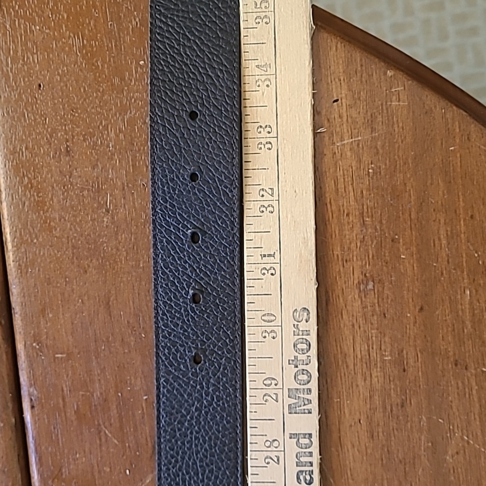 Gucci Black Belt with Gold Buckle - Picture 7 of 11